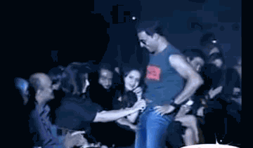 twinkle khanna unbutton akshay