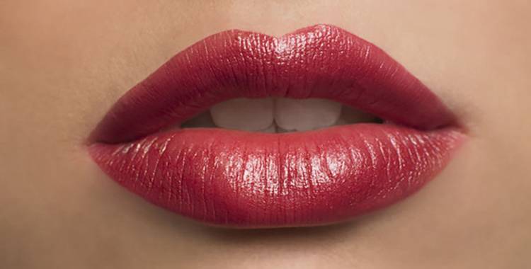 Follow these 5 tips to exfoliate your lips naturally this winter Follow these 5 tips to exfoliate your lips naturally this winter