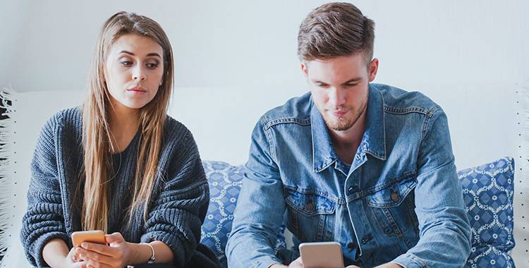 5 reasons why you shouldn't snoop on your partner's phone 5 reasons why you shouldn't snoop on your partner's phone