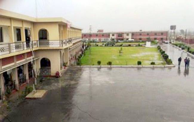 ह़ॉस्टल में छिपे हैं आतंकी