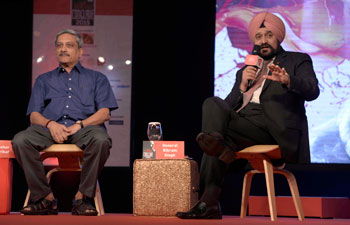 Manohar Parrikar and General Bikram Singh (Photo by: Vikram Sharma)