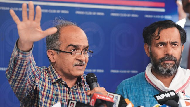 Arvind Kejriwal allegedly used expletives against Prashant Bhushan (left) and Yogendra Yadav (right) during a conversation with a volunteer from Varanasi.