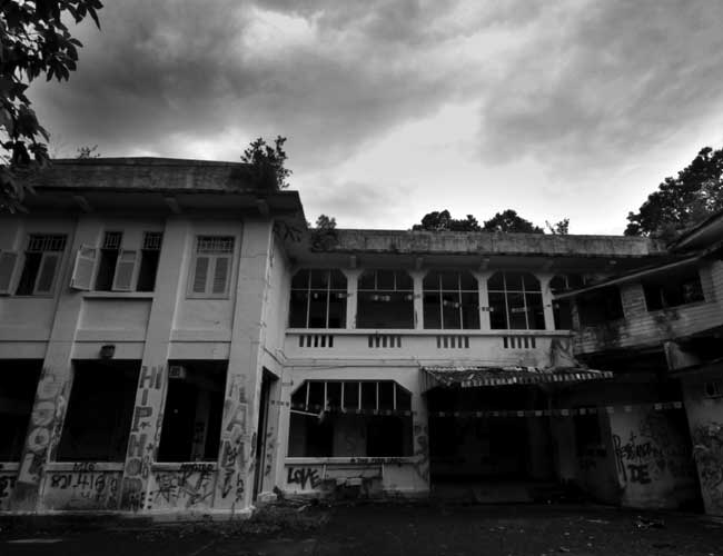 Amidst the never ending debate of whether or not there are things paranormal that exist alongside us; there is no denying the fact that there are people who have had spooky experiences. But ghosts and apparitions do not exist everywhere, that's why most of us do not encounter them. But there are places deemed haunted, which are believed to be the home of these restless souls, some malicious, some indifferent.  In India there is a whole city which is haunted, forget about ancient castles and old British bunglows. Here's is a list of 20 places which have been declared eerie and creepy by experts.