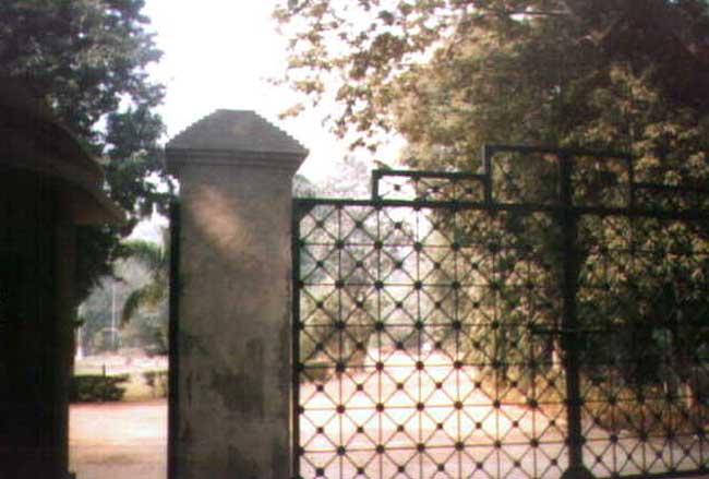 GP block - MeerutSome people say that GP block of Meerut in Uttar Pradesh is a haunted place. A house here is said to be the abode of the ghosts of several young boys and girls.