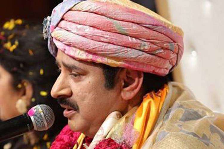 बचपन में साइकिल रिपेयरिंग करता था आशु महाराज. फोटो कर्टसी- फेसबुक बचपन में साइकिल रिपेयरिंग करता था आशु महाराज. फोटो कर्टसी- फेसबुक