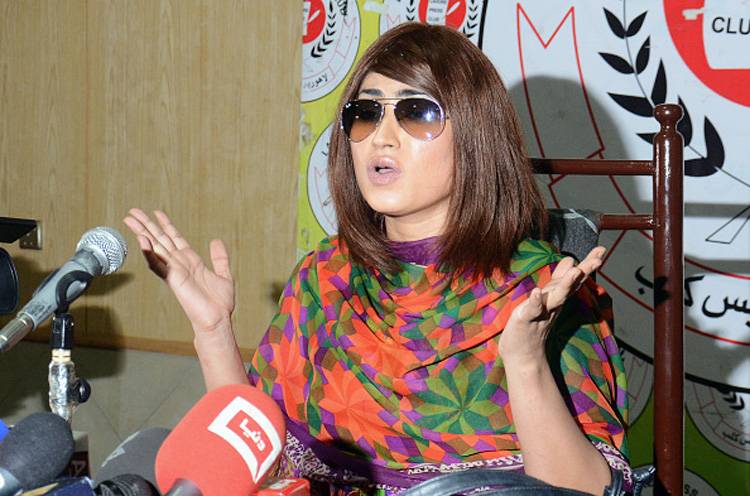 कंदील की मौत ने सोशल मीडिया को पाकिस्तान में हो रही ज्यादतियों के रूबरू कर दिया. फोटो: Getty Images कंदील की मौत ने सोशल मीडिया को पाकिस्तान में हो रही ज्यादतियों के रूबरू कर दिया. फोटो: Getty Images