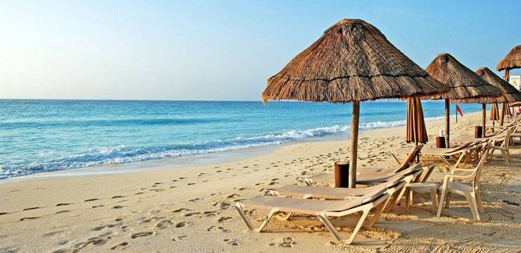 How about sipping on a glass of martini right here? Photo: Shutterstock/ IndiaPicture