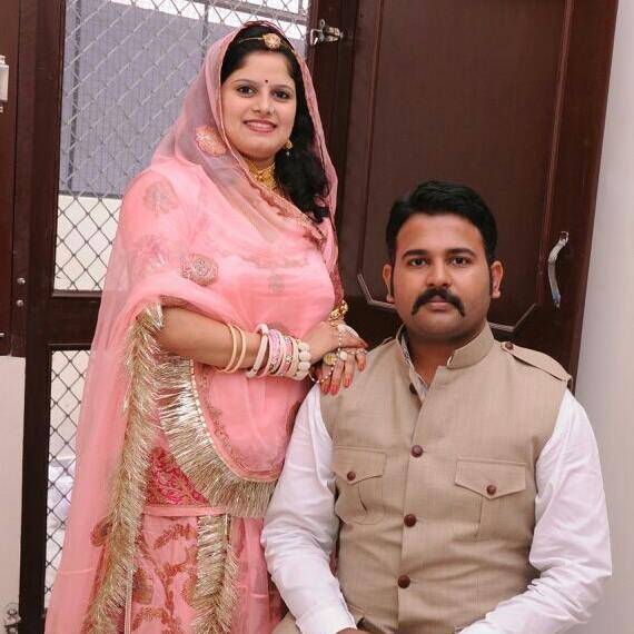 प्रेरणा और उनके पति मान्धाता. फोटो: फेसबुक प्रेरणा और उनके पति मान्धाता. फोटो: फेसबुक