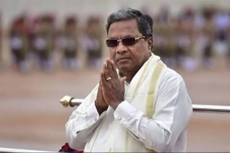 कर्नाटक के पूर्व सीएम सिद्धरामैय्या को भरोसा है कांग्रेस जेडीएस की सरकार बनेगी. कर्नाटक के पूर्व सीएम सिद्धरामैय्या को भरोसा है कांग्रेस जेडीएस की सरकार बनेगी.