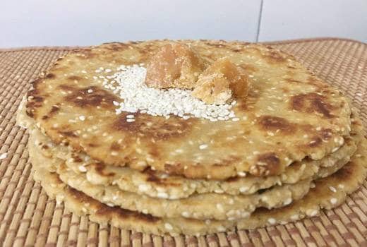 तिल गुड़ की रोटी