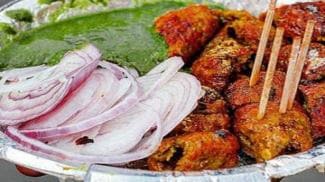 नोएडा के इन सेक्टर्स में मिलता है दिल्ली से ज्यादा टेस्टी खाना