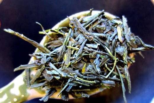 गोल्डन नीडल्स टी (Golden needles tea)