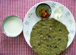ऐसे बनाएं मराठी स्टाइल में थालीपीठ
