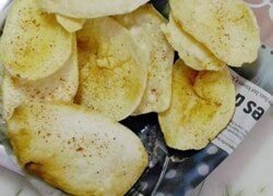 होली के खास मौके पर घर पर ऐसे बनाएं आलू के चिप्स
