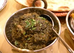 इस तरीके से बनाया जाता है साग चिकन