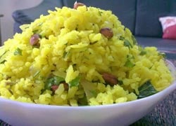 अगर चाहते हैं पोहे में इंदौरी स्वाद तो देखें वीडियो...