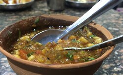 ये है काशी चाट भंडार की स्पेशल टमाटर चाट