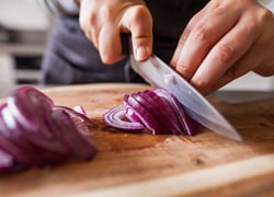 ये हैं बिना आंसू के प्याज काटने के 10 टिप्स