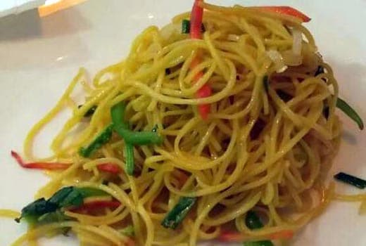 चाइनीज खाना चाहते हैं तो कुछ ऐसे बनाइए हक्का नूडल्स