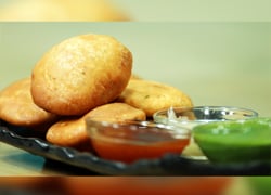 वीडियो में देखिए कैसे बनती है इंदौर की फेमस आलू कचौड़ी