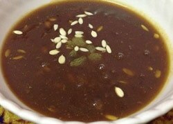 ऐसे बनाइए इमली की स्वादिष्ट चटपटी चटनी