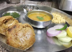 ऐसे बनाएं टेस्टी दाल-बाफला
