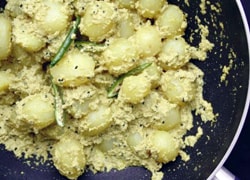 ऐसे बनाइए बंगाल की फेमस डिश आलू सरसों