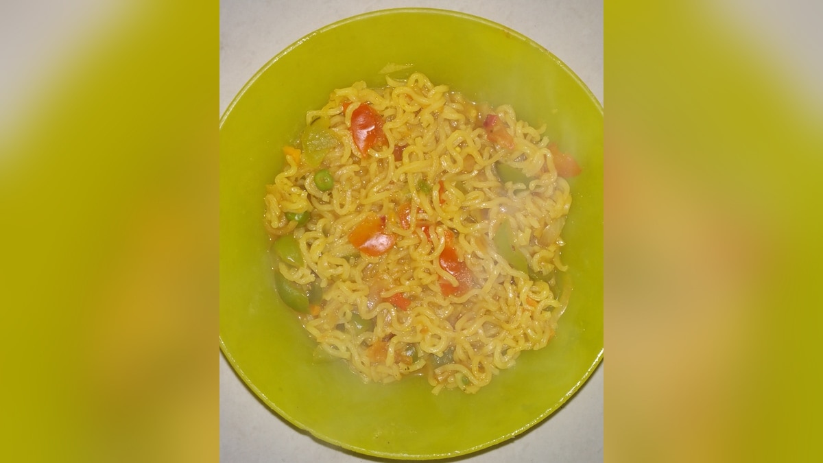 मैगी में डालें ट्विस्ट, बनाएं अचारी मैगी