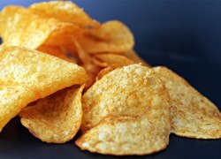 माइक्रोवेव में ऐसे बनाएं पोटैटो चिप्स