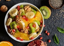 ऐसे बनाएं अखरोट का सलाद