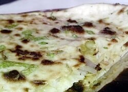 कूकर में भी बना सकते हैं ढाबा स्टाइल तंदूरी आलू पराठा