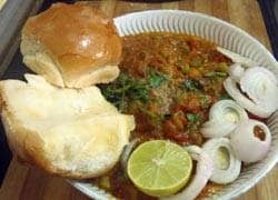 बच्चों को खिलाइए घर में बनी पाव भाजी