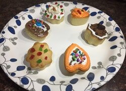 क्रिसमस पर घर पर ऐसे बनाएं वनिला कप केक