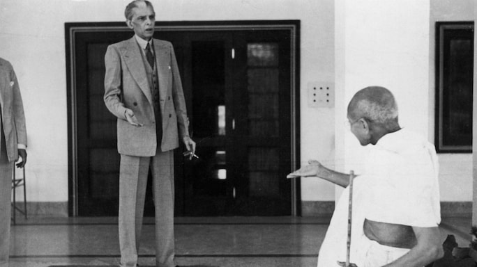 #CapturedInHistory: A Candid Photograph Of Gandhi And Jinnah By Kulwant Roy