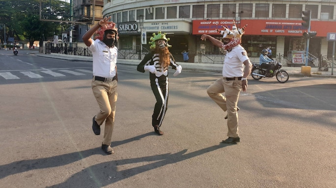 Not Ones To Cop Out, Policemen Jump In With Innovative Measures And Win Hearts