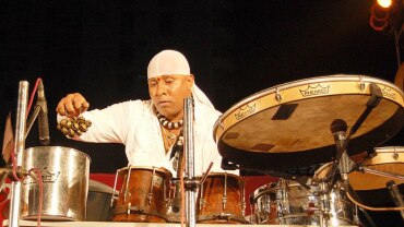 Sivamani plays the drums (Photo via Wikimedia Commons)