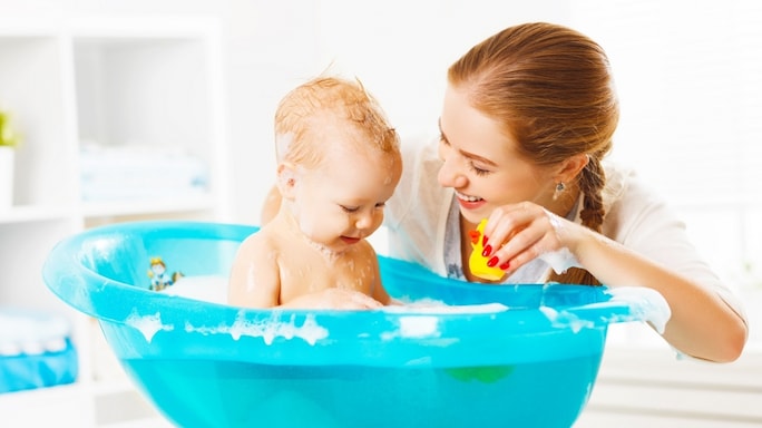 Looking For a Bathtub For Your Baby? This Guide Can Help You