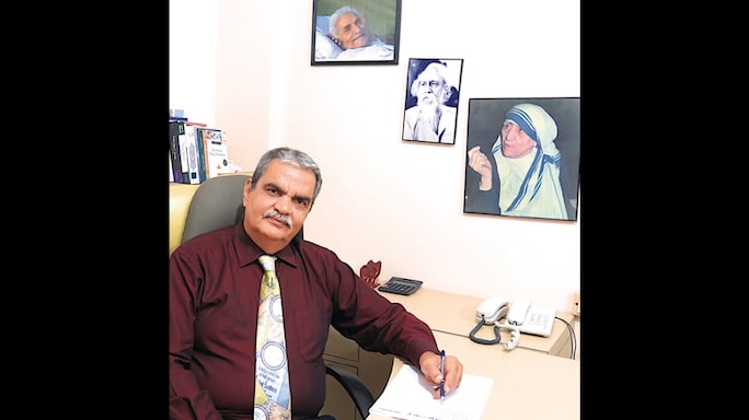 Extraordinary Indians: How Psychiatrist Dr Bharat Vatvani Gave Abandoned Mental-Health Victims a New Lease of Life
