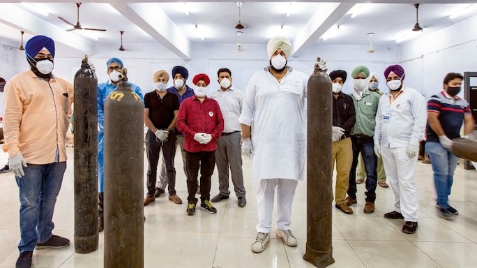 With Gurpreet Singh Rummy (centre, in white) at the helm, Khalsa Help International stepped in to provide medical oxygen to COVID patients when hospitals were overwhelmed.