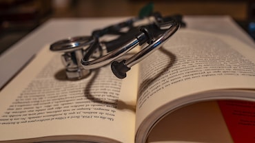 News from the World of Medicine: Foods that Fight Dementia, Why Stress Relief Is the Best Foreplay and More