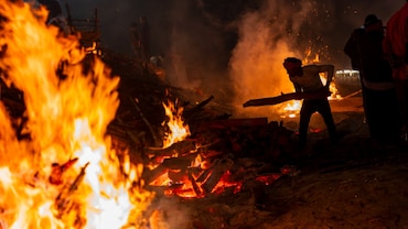 Inside Varanasi's Burning Ghats During the Darkest Days of COVID