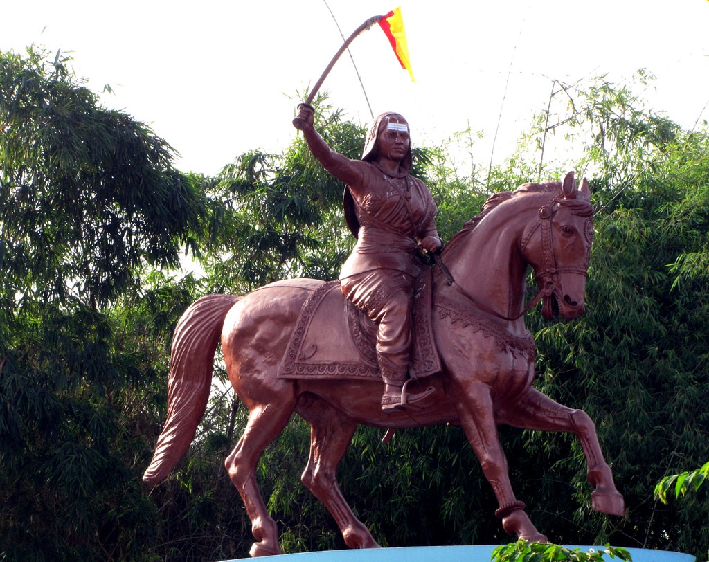 rani-chennamma-statue_062819053641.jpg