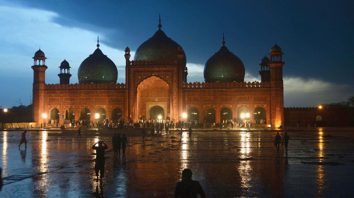 badshahi-mosque_082319025155.jpg