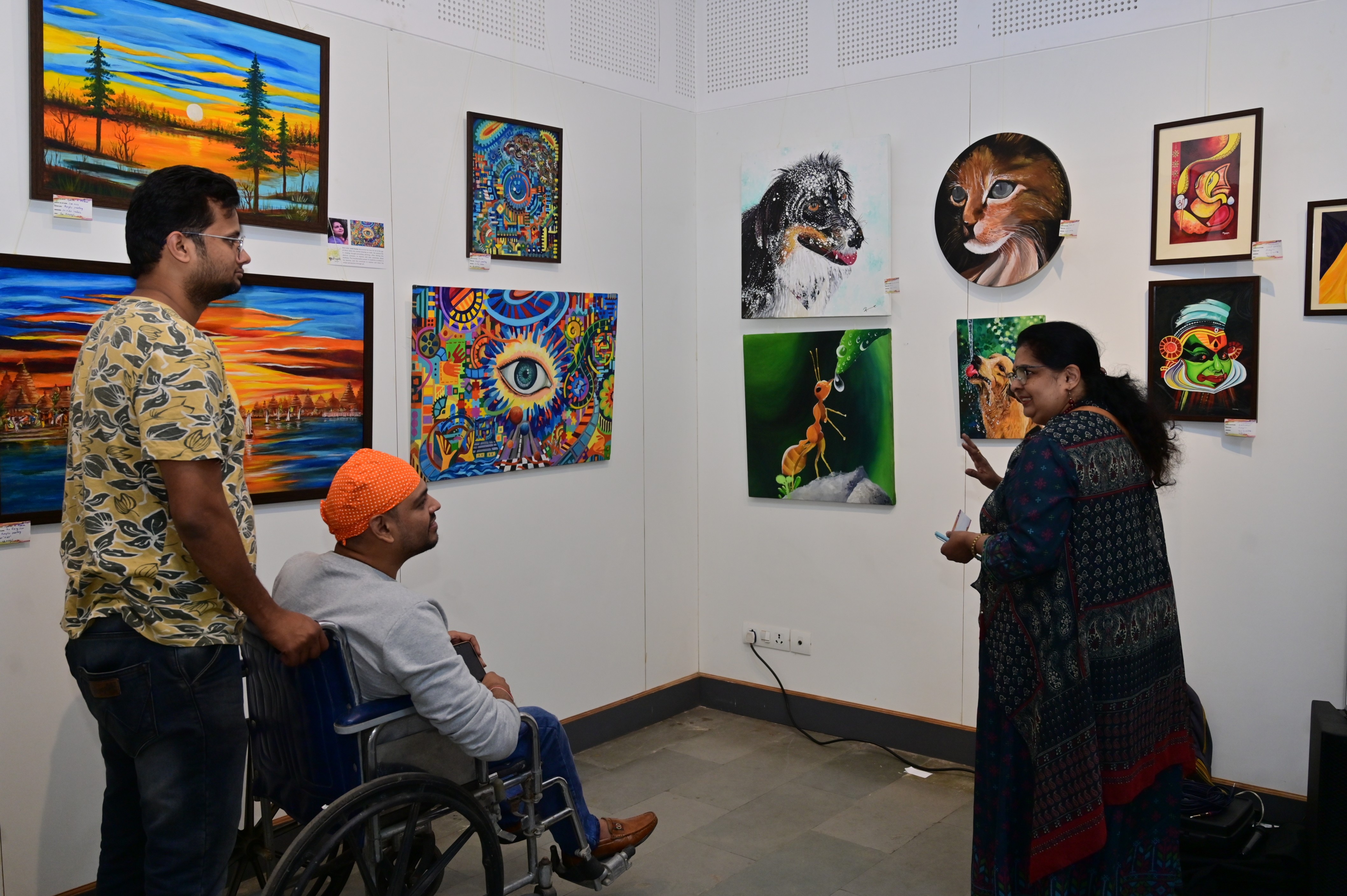 artist-with-polio-and-speech-and-hearing-impairment_091626063449.jpg