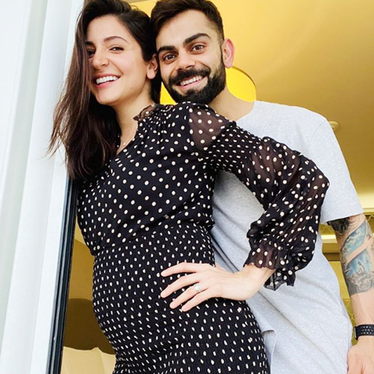 अनुष्का शर्मा ने किया बेबी बम्प फ्लॉन्ट