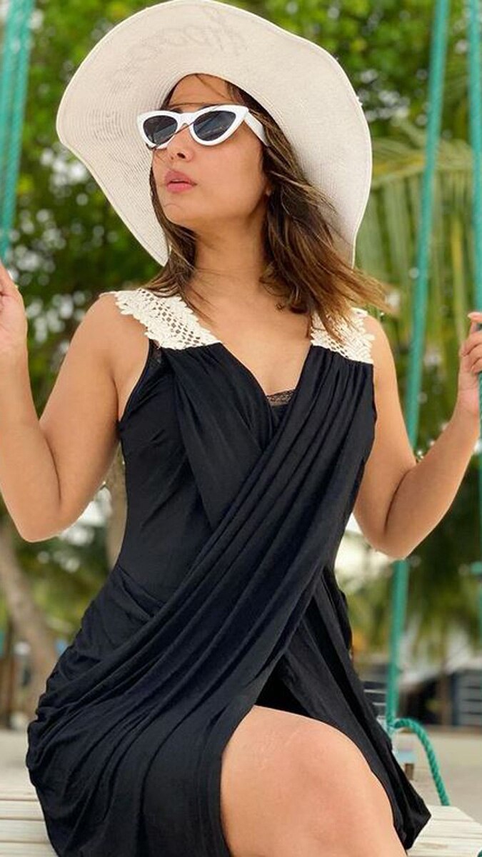 समंदर किनारे हिना खान, यूं कर रहीं एंजॉय