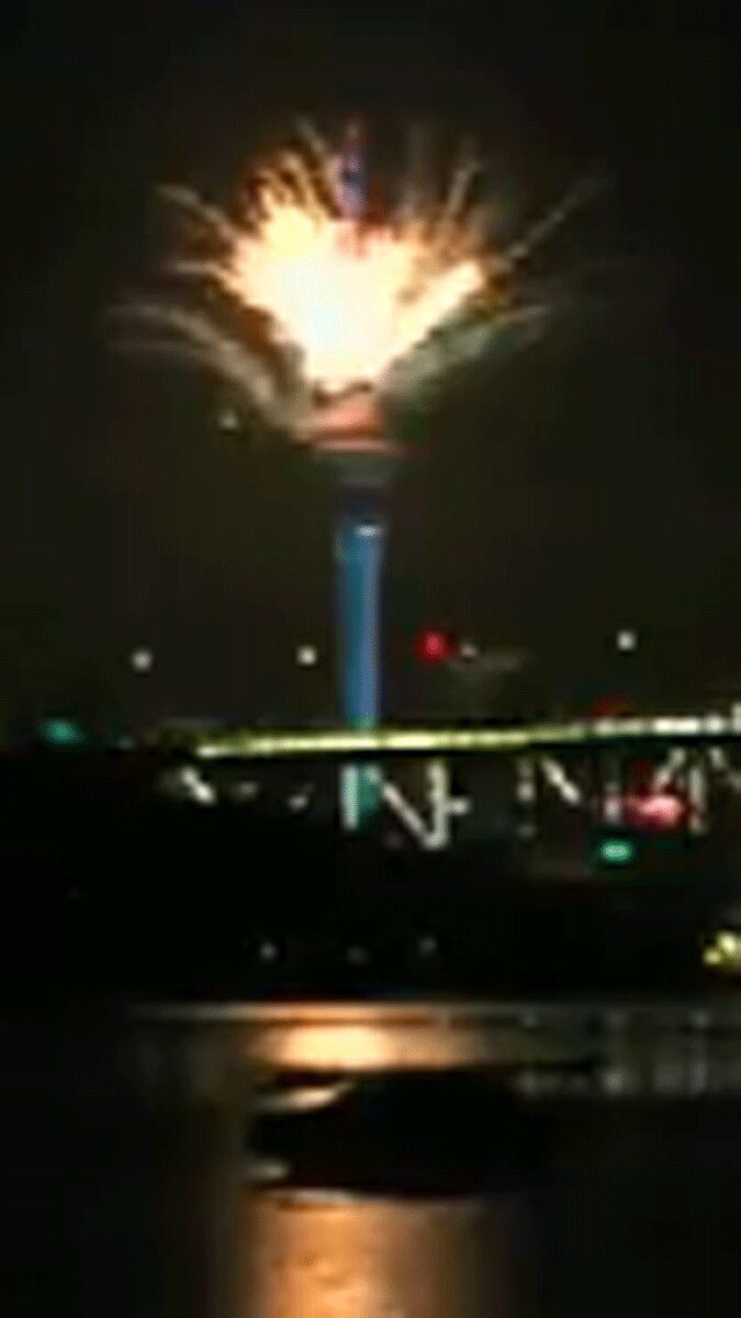  आसमान में 'रिंग्स' के साथ नए साल का स्वागत