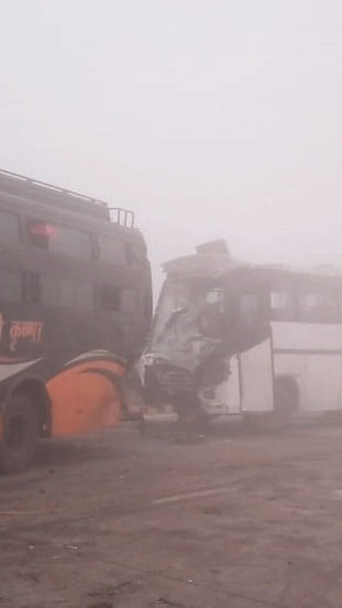 यमुना एक्सप्रेस-वे पर कोहरे में टकराए वाहन, एक की मौत