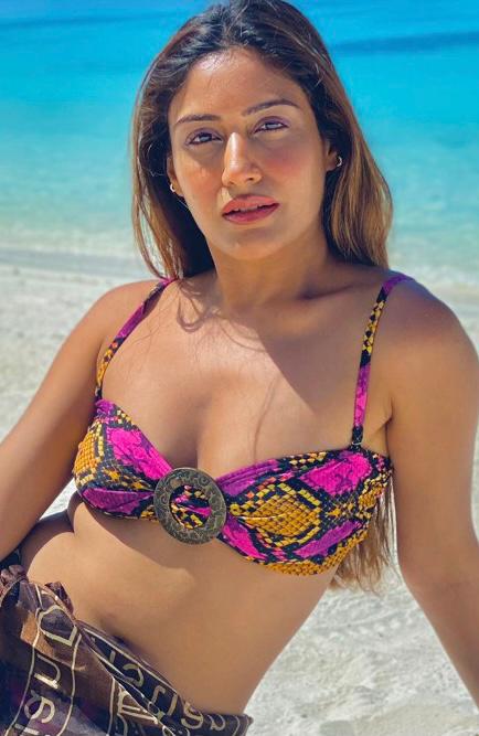 नागिन एक्ट्रेस सुरभि की मालदीव में मस्ती