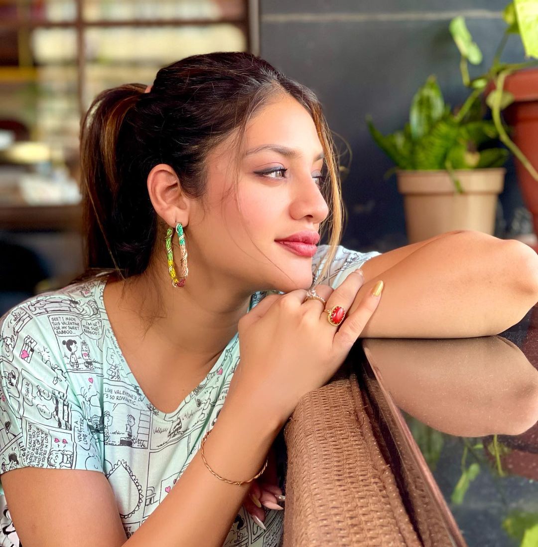 অপেক্ষা করছেন হবু মা নুসরত, কীসের?